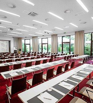 Seminarraum mit Schulbestuhlung im Seepark Hotel