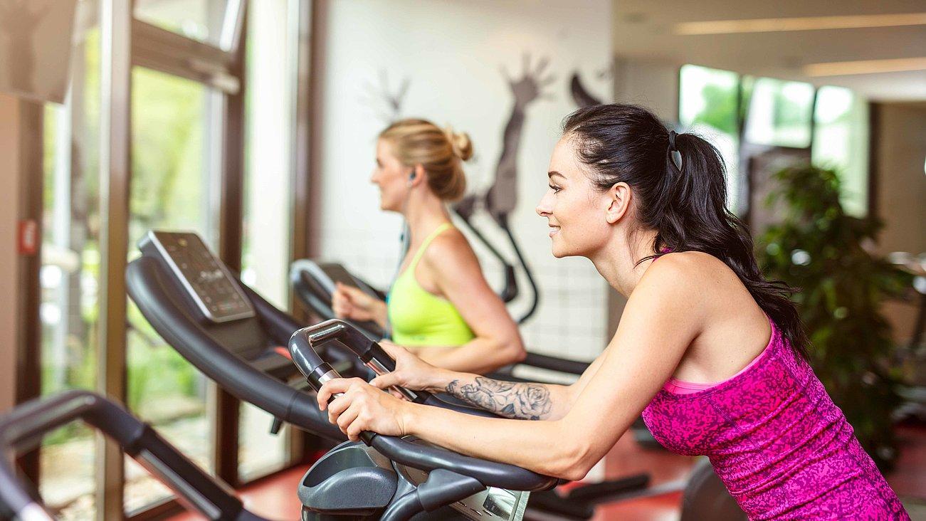 Frauen am Laufband 
