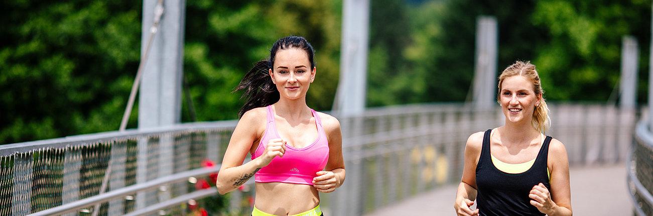 Zwei Frauen beim Joggen